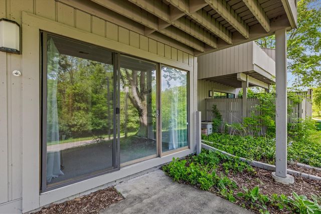 2112 Overlook Court, Ann Arbor, MI 48103