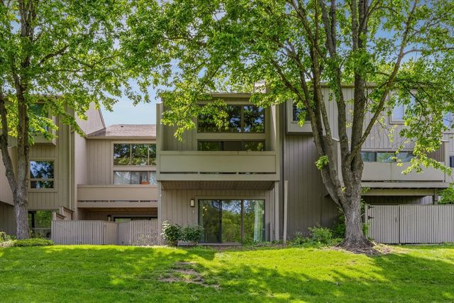 2112 Overlook Court, Ann Arbor, MI 48103