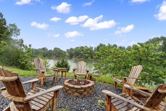 133 Granny Davis Way, Dandridge, TN 37725