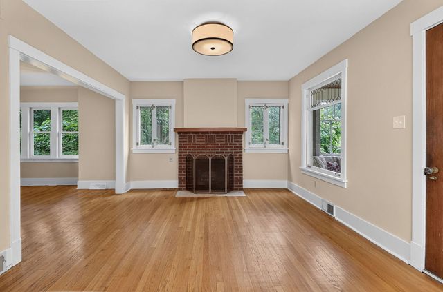 2 S Stough Street, Hinsdale, IL 60521