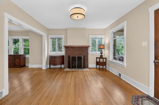 2 S Stough Street, Hinsdale, IL 60521