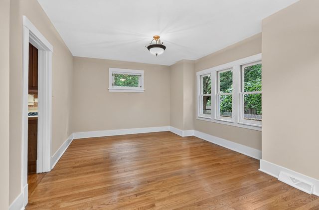 2 S Stough Street, Hinsdale, IL 60521