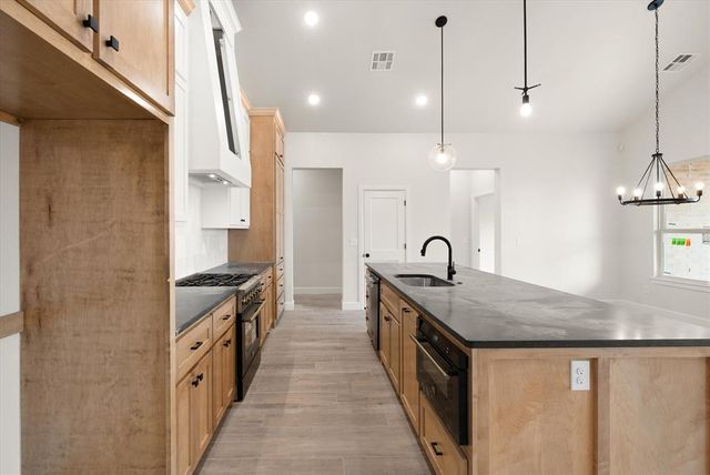 1232 Tawny Hills Road, Piedmont, OK 73078