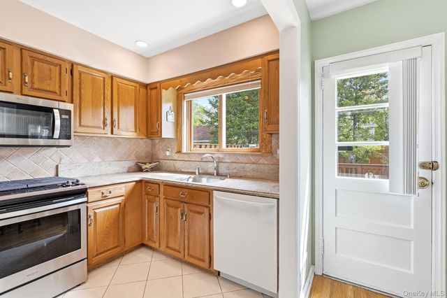 95 Smith Avenue, White Plains, NY 10605