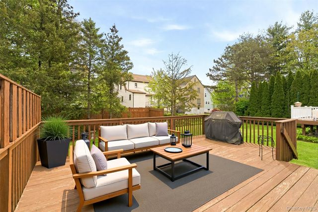 95 Smith Avenue, White Plains, NY 10605