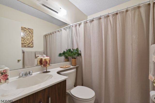 108 Westgate Dr, Edison Twp., NJ 08820