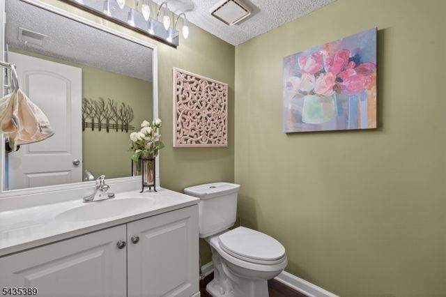 108 Westgate Dr, Edison Twp., NJ 08820