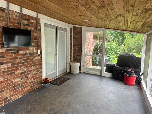 329 Wash Lesley Road, Pickens, SC 29671