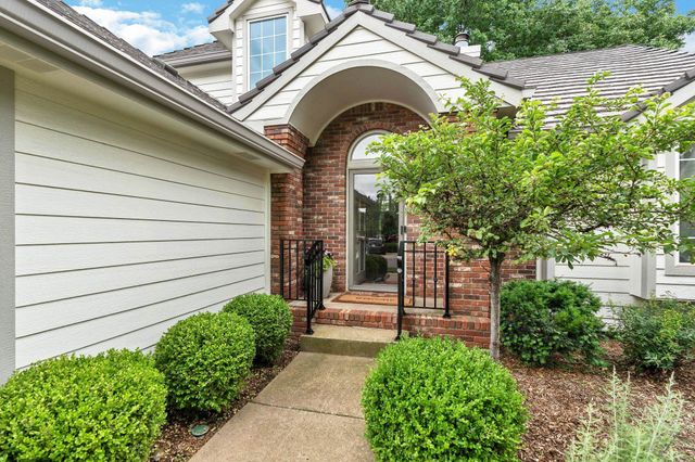 8909 E Bradford Circle, Wichita, KS 67206