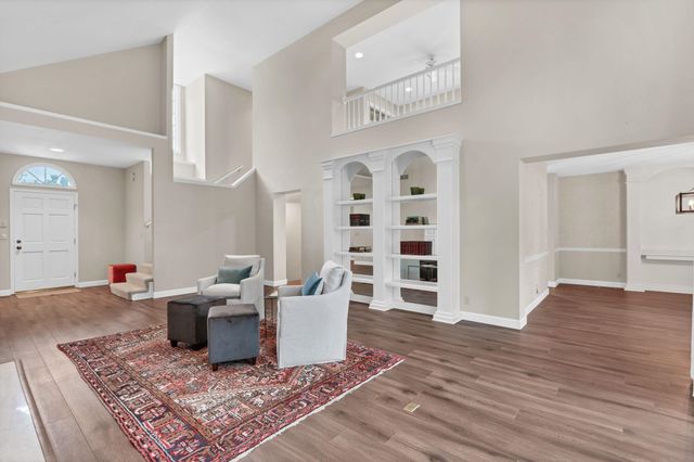 8909 E Bradford Circle, Wichita, KS 67206