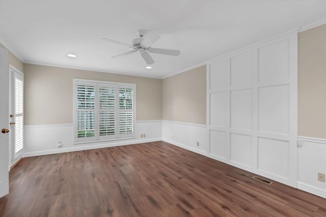 8909 E Bradford Circle, Wichita, KS 67206
