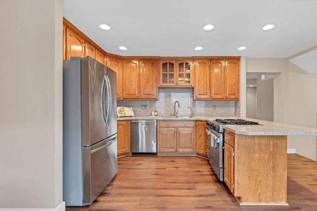 8909 E Bradford Circle, Wichita, KS 67206