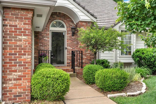 8909 E Bradford Circle, Wichita, KS 67206