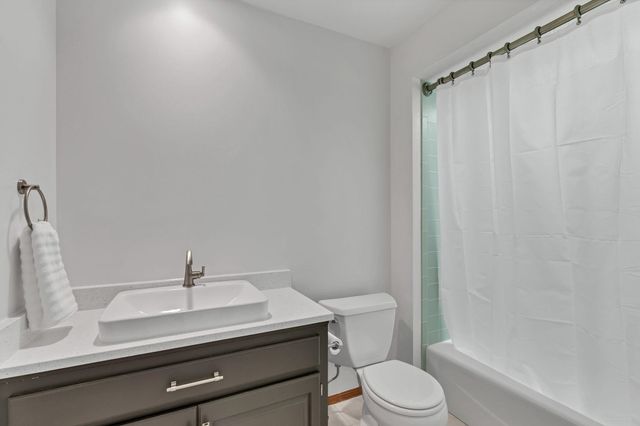 8909 E Bradford Circle, Wichita, KS 67206