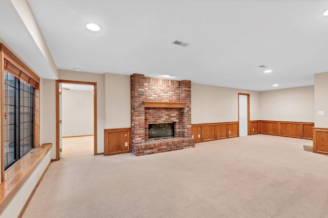 8909 E Bradford Circle, Wichita, KS 67206