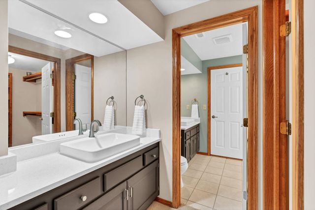 8909 E Bradford Circle, Wichita, KS 67206