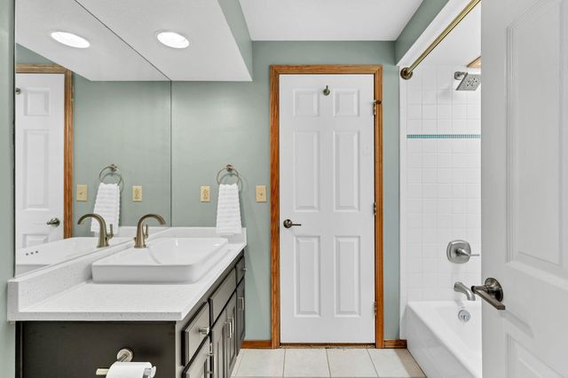 8909 E Bradford Circle, Wichita, KS 67206
