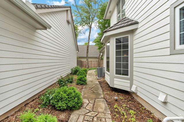 8909 E Bradford Circle, Wichita, KS 67206