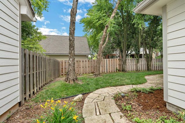 8909 E Bradford Circle, Wichita, KS 67206