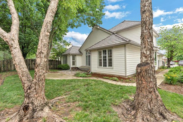 8909 E Bradford Circle, Wichita, KS 67206