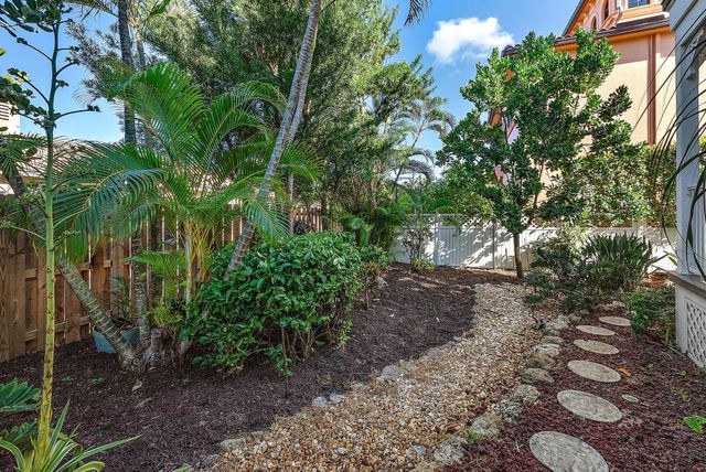 511 Saturn Lane, Juno Beach, FL 33408