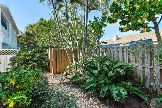 511 Saturn Lane, Juno Beach, FL 33408