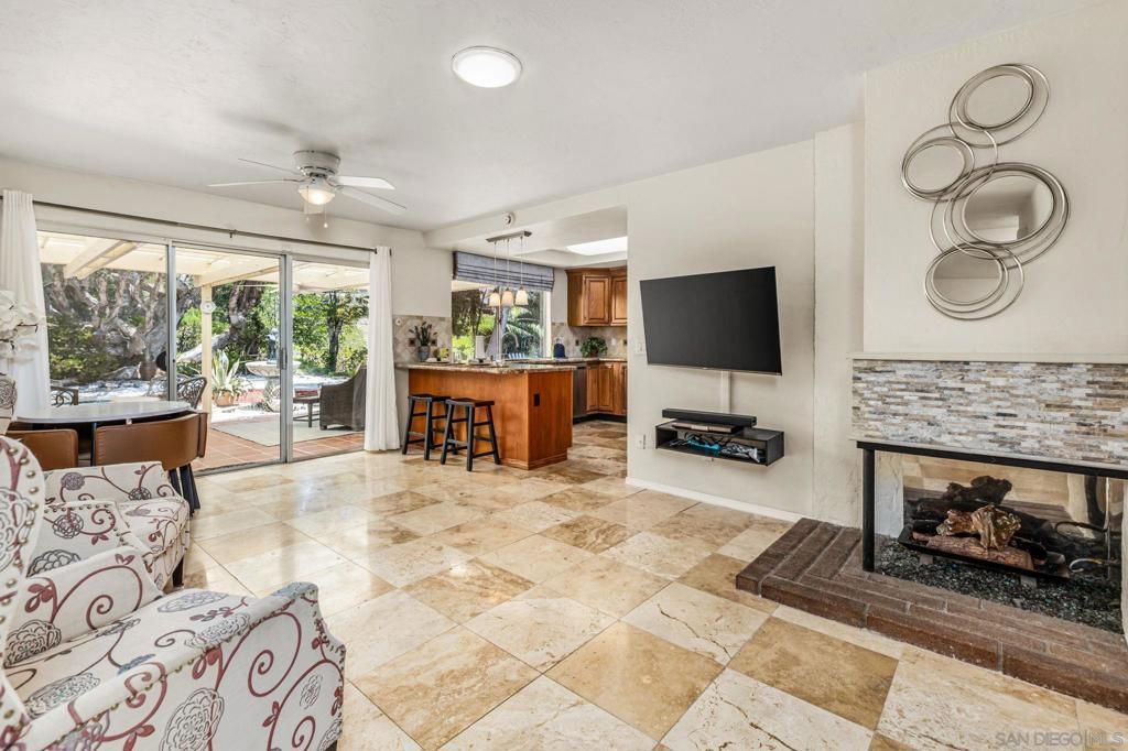 Image 10 of property listing at 2070 Fuerte Lane, Escondido, CA 92026