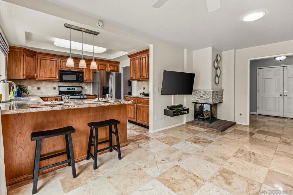 Image 11 of property listing at 2070 Fuerte Lane, Escondido, CA 92026