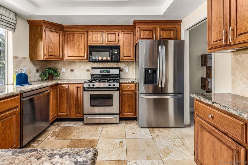 Image 14 of property listing at 2070 Fuerte Lane, Escondido, CA 92026