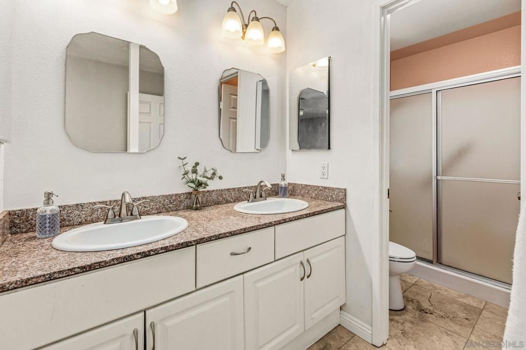 Image 21 of property listing at 2070 Fuerte Lane, Escondido, CA 92026