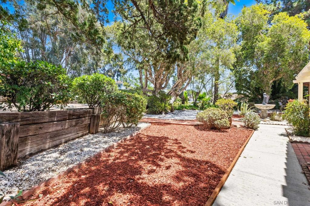 Image 27 of property listing at 2070 Fuerte Lane, Escondido, CA 92026