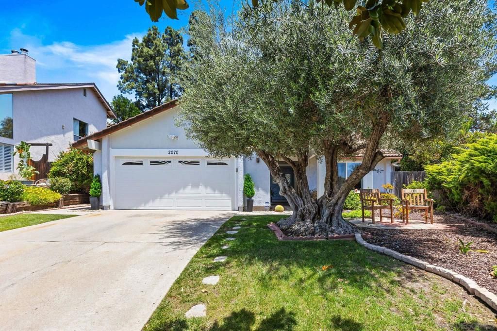 Image 3 of property listing at 2070 Fuerte Lane, Escondido, CA 92026