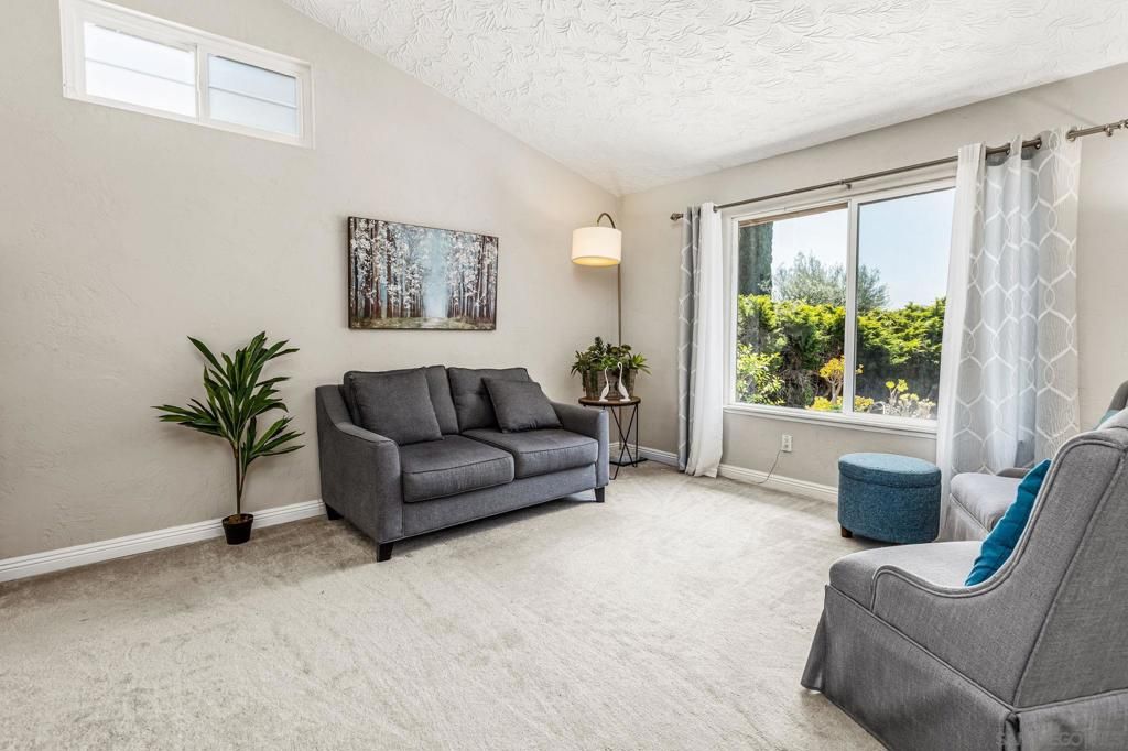 Image 6 of property listing at 2070 Fuerte Lane, Escondido, CA 92026