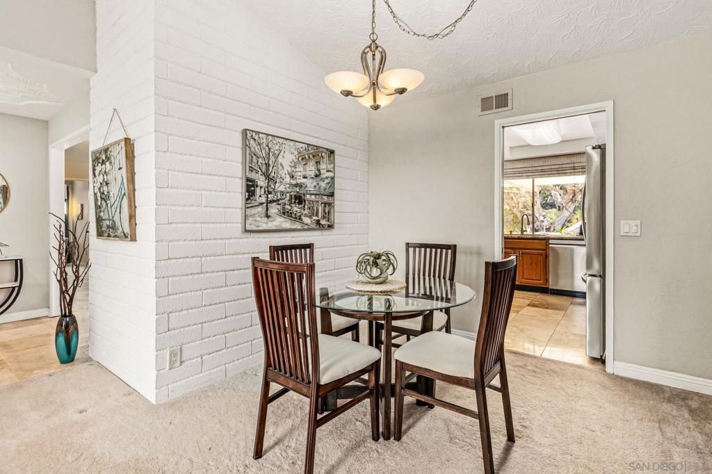 Image 8 of property listing at 2070 Fuerte Lane, Escondido, CA 92026