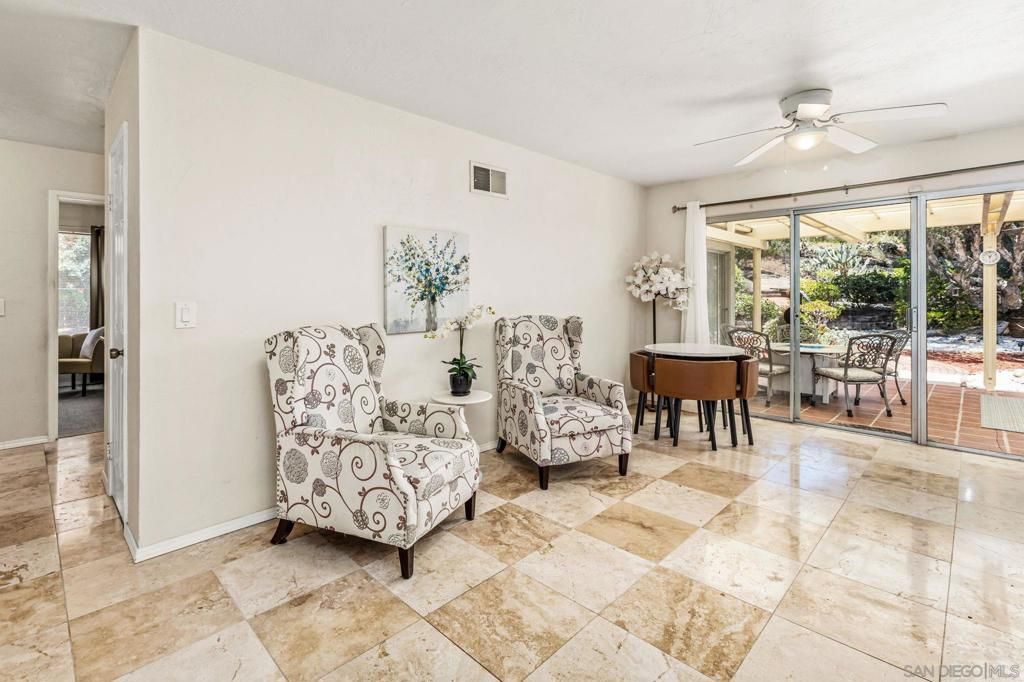 Image 9 of property listing at 2070 Fuerte Lane, Escondido, CA 92026