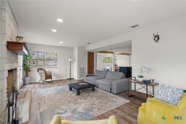 836 Cottletown Road, Smithville, TX 78957
