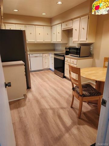 27333 Arborway Road 44, Southfield, MI 48033