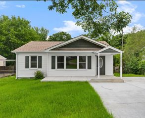 713 Monroe St, Clarksville, TN 37040