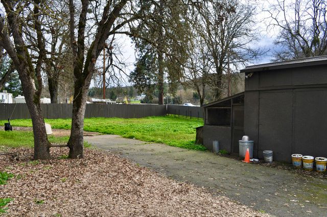 10585 Blackwell Road, Central Point, OR 97502