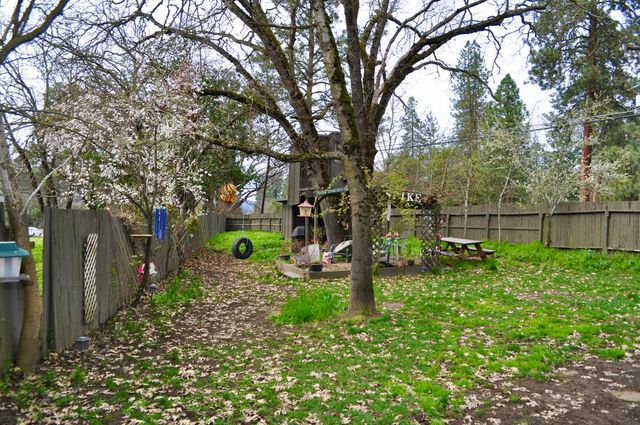 10585 Blackwell Road, Central Point, OR 97502