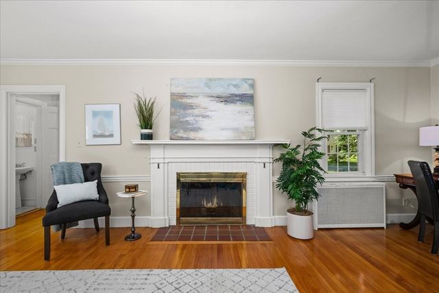 28 Kenilworth Rd, Shrewsbury, MA 01545