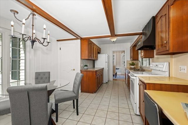 28 Kenilworth Rd, Shrewsbury, MA 01545
