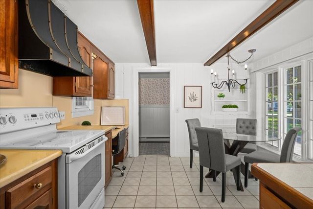 28 Kenilworth Rd, Shrewsbury, MA 01545