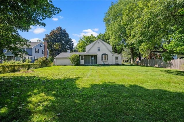28 Kenilworth Rd, Shrewsbury, MA 01545