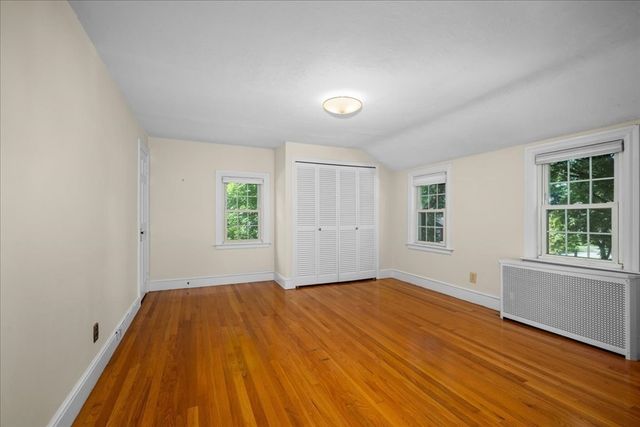 28 Kenilworth Rd, Shrewsbury, MA 01545