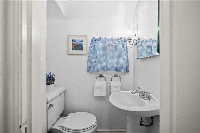 28 Kenilworth Rd, Shrewsbury, MA 01545