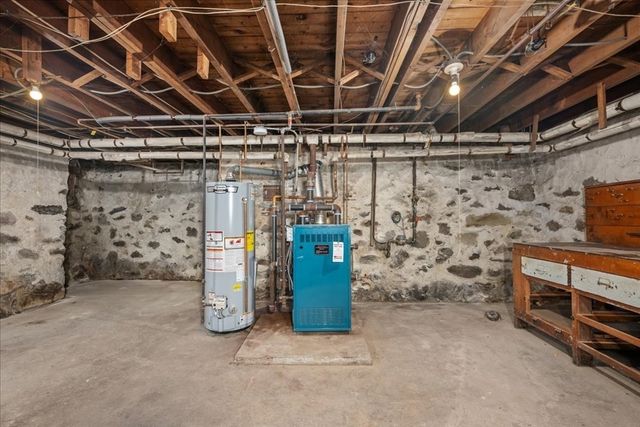 28 Kenilworth Rd, Shrewsbury, MA 01545