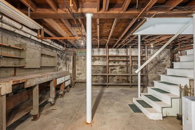 28 Kenilworth Rd, Shrewsbury, MA 01545