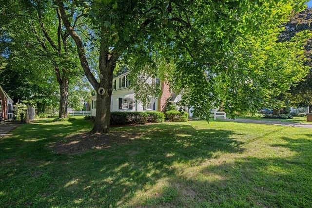 28 Kenilworth Rd, Shrewsbury, MA 01545