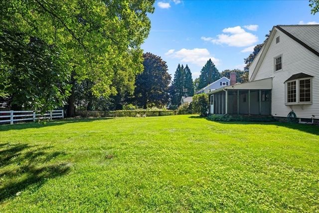 28 Kenilworth Rd, Shrewsbury, MA 01545